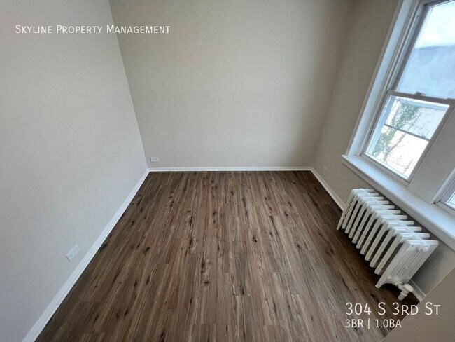 Building Photo - 304 S 3rd St