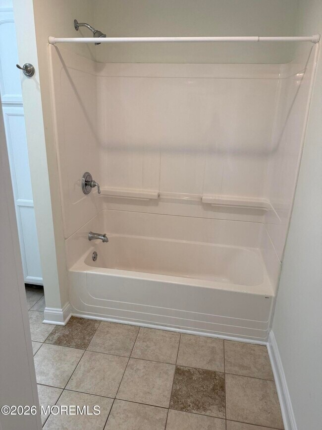 Building Photo - 25 Monmouth Rd