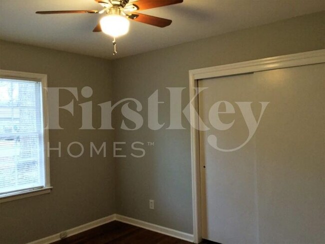 Building Photo - 2080 Bishop Dr