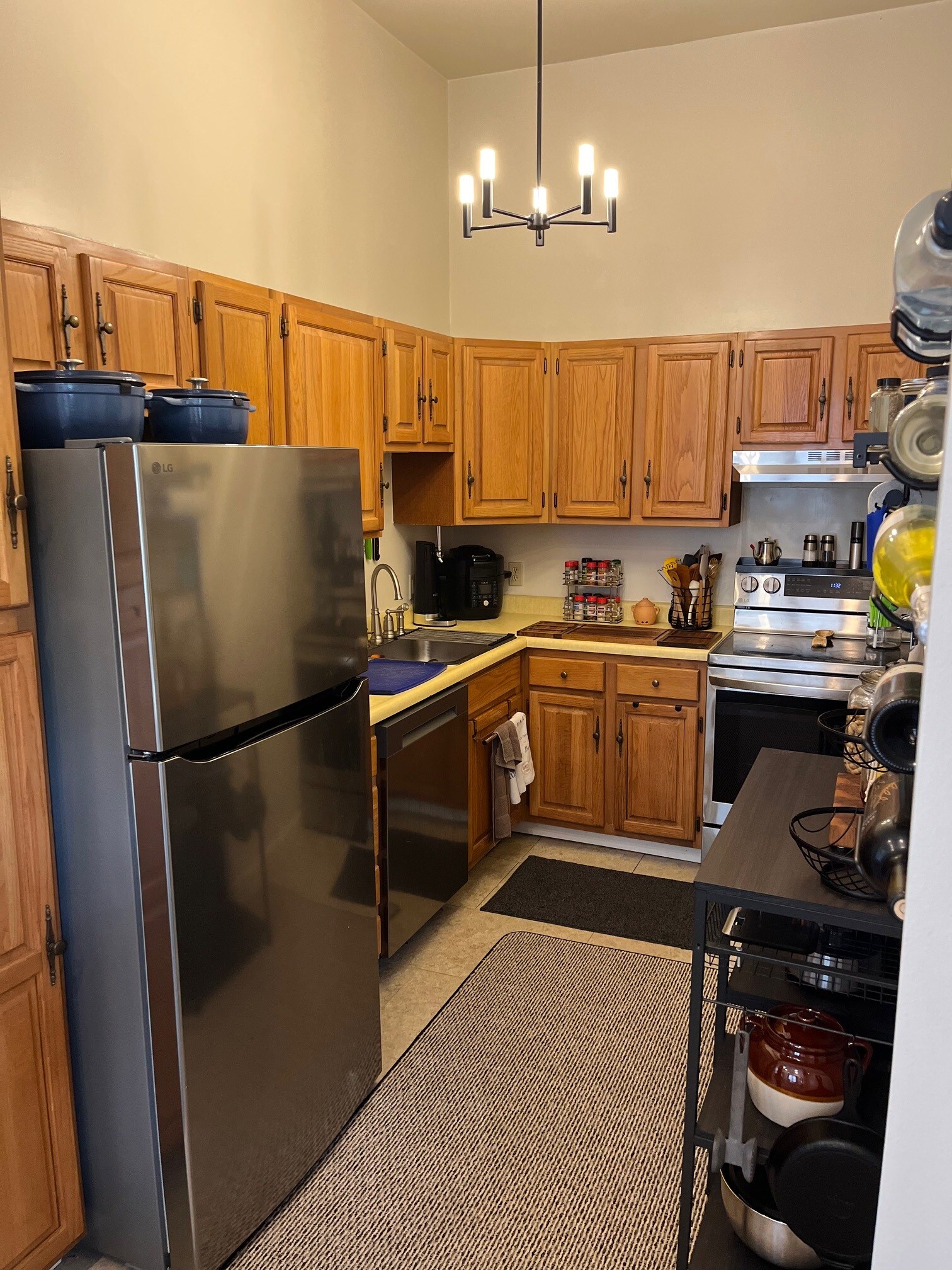 Kitchen - 1114 Bidwell St