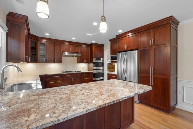 Building Photo - 3 Bed 2.5 Bath - Bethesda Split Level Single Family - Move In Ready