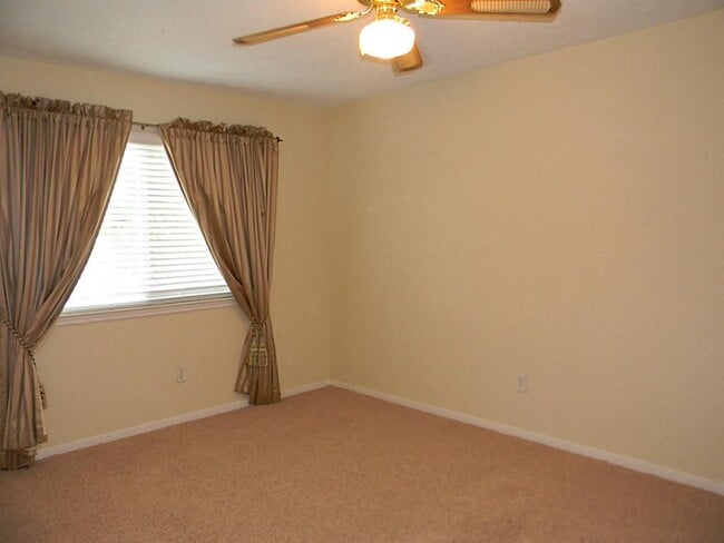 Building Photo - 2502 Stephens Grant Dr