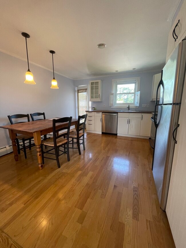 Primary Photo - 70 Carroll Ave