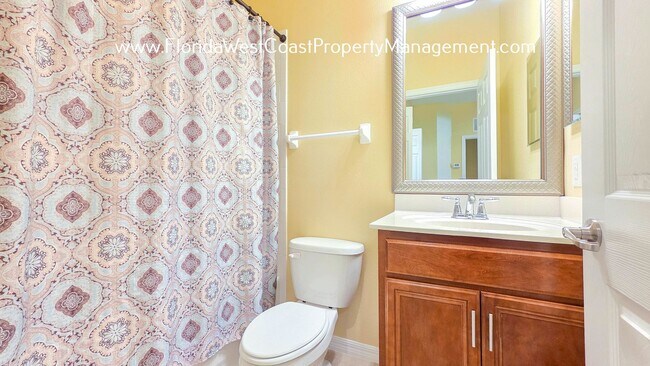 Building Photo - MOVE IN READY! OUTSTANDING UNFURNISHED CONDO IN STONEHAVEN SARASOTA!