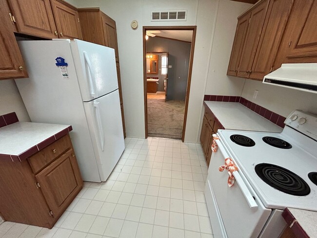 Building Photo - 3 Bed 2 Bath Mobile Home with Fenced Yard and Storage Shed
