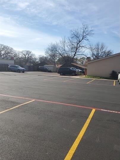 Parking lot - 708 Magnolia St