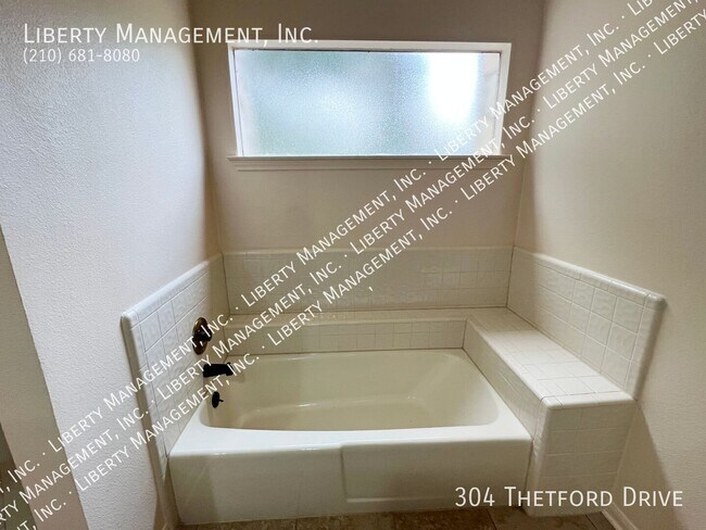 Building Photo - 304 Thetford Dr