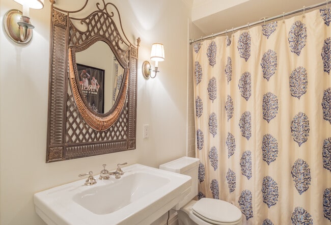 Building Photo - 286 Downs Path