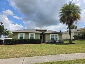 Building Photo - 2215 Kingscrest Cir