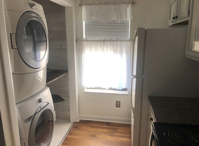 Building Photo - 2BR/ 1.5BA Townhouse in Bearden w/ 1 car garage