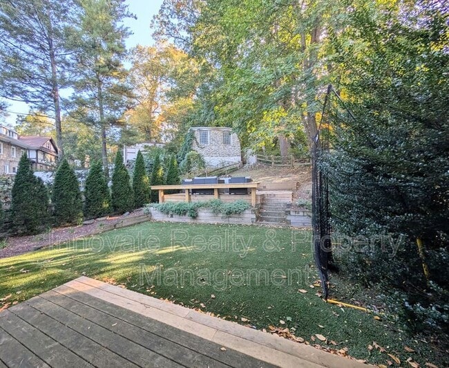 Building Photo - 6519 Lincoln Dr