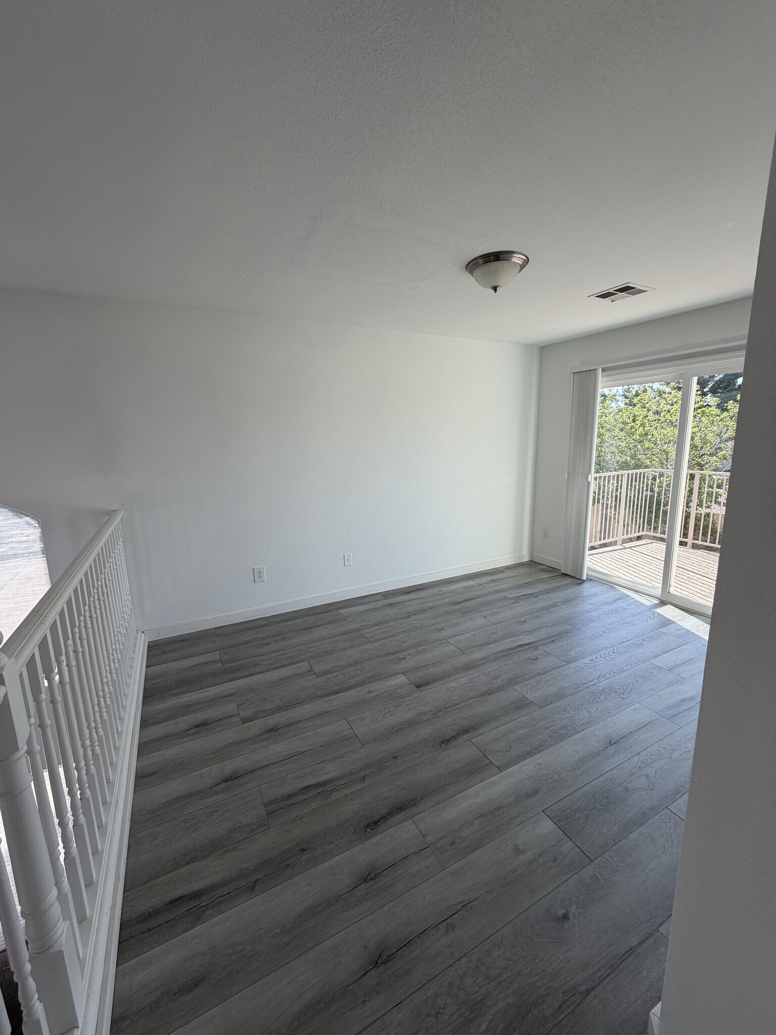 Building Photo - 1124 W Laurel Ave