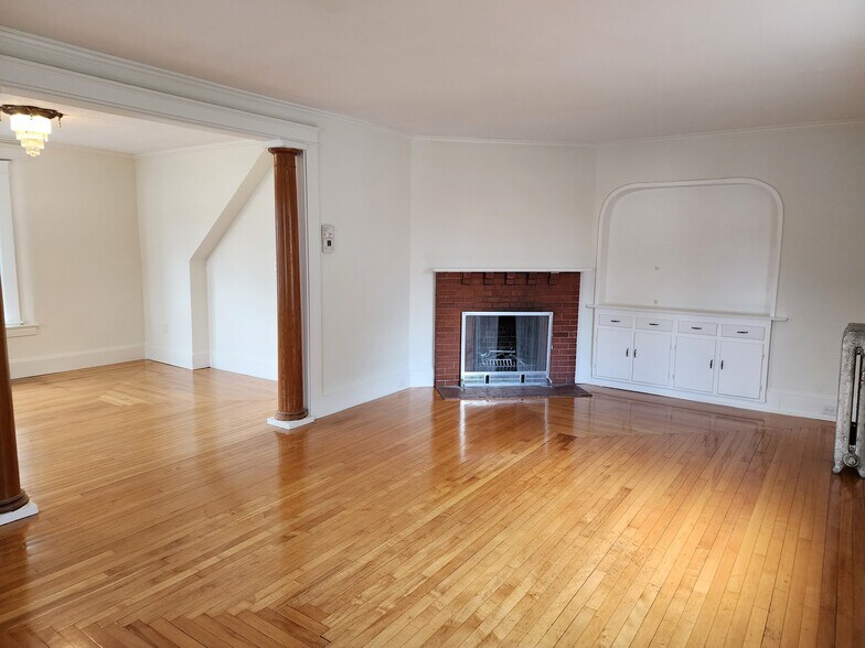 Building Photo - 33 Lodge St