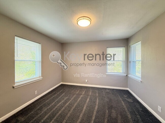 Building Photo - 305 Sunrise Ln