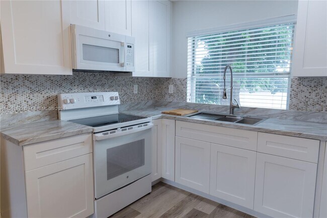 Building Photo - 11140 SW 70th Terrace