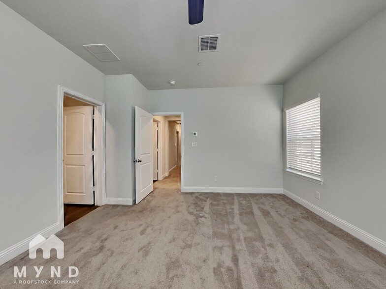 Building Photo - 5568 Kilmer Dr