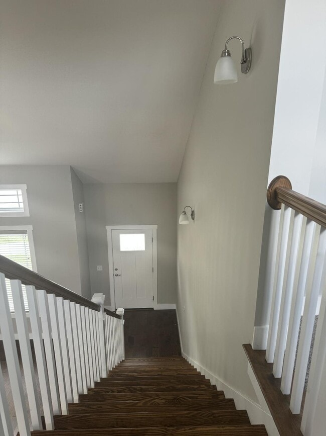 Building Photo - Three bedroom , 2.5 bathroom home in The C...
