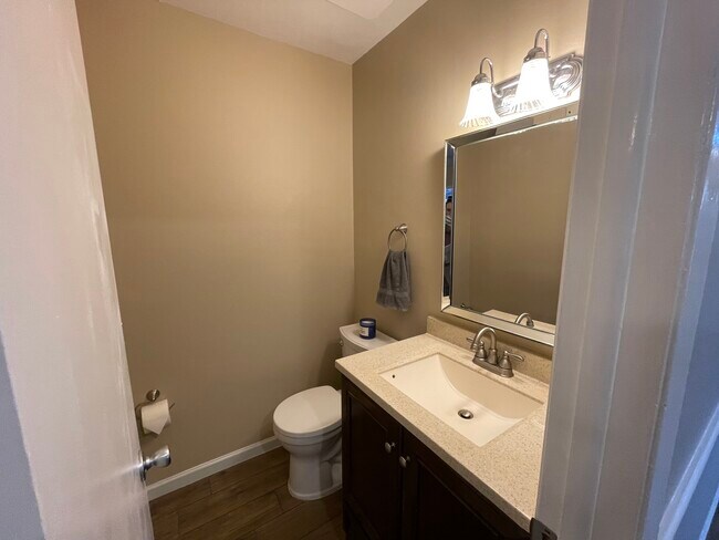 Building Photo - 1710 Trinity Pl