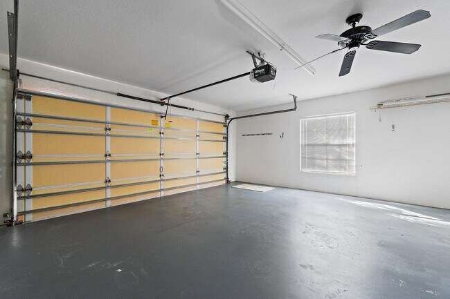 Building Photo - 8120 SE Paurotis Ln