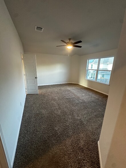 Building Photo - 22114 Regal Heights Dr