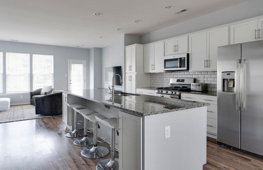 Building Photo - 2272 Perennial Cir