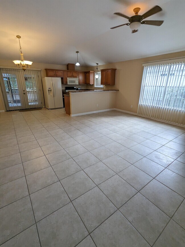 Building Photo - 889 Balkin Ct