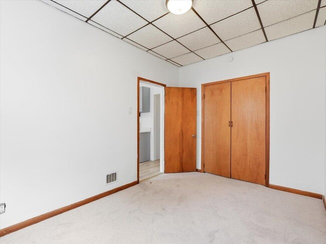 Building Photo - 98 W 47th St