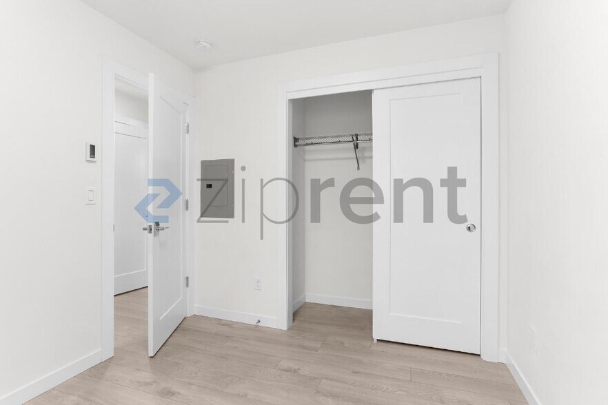Building Photo - Unit C
