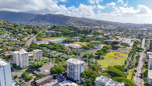 Building Photo - 1710 Punahou St