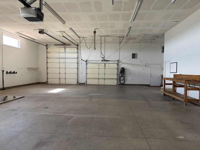 Building Photo - 1220 Monument Rd