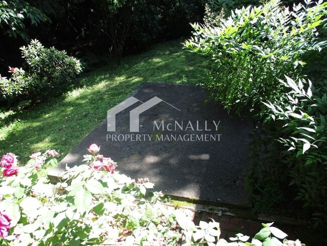 Building Photo - Beautiful 3 Bedroom, 1.75 Bathroom Welling...