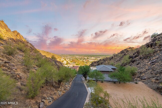 Building Photo - 126 W North Ln