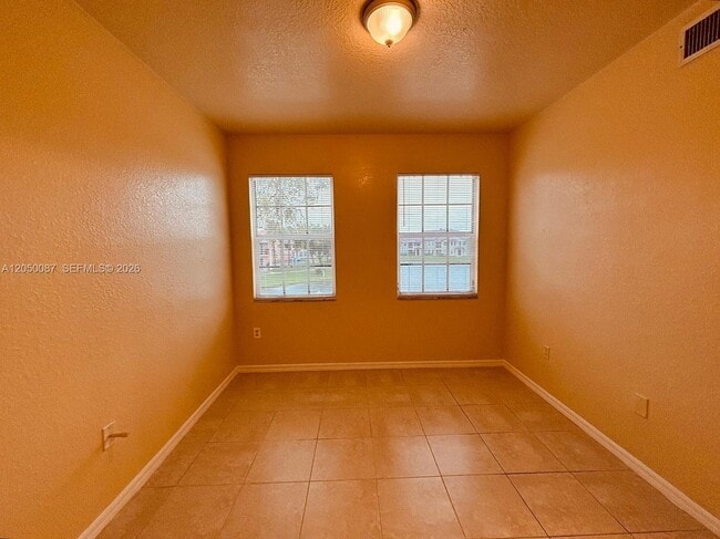 Building Photo - 2403 Belmont Ln