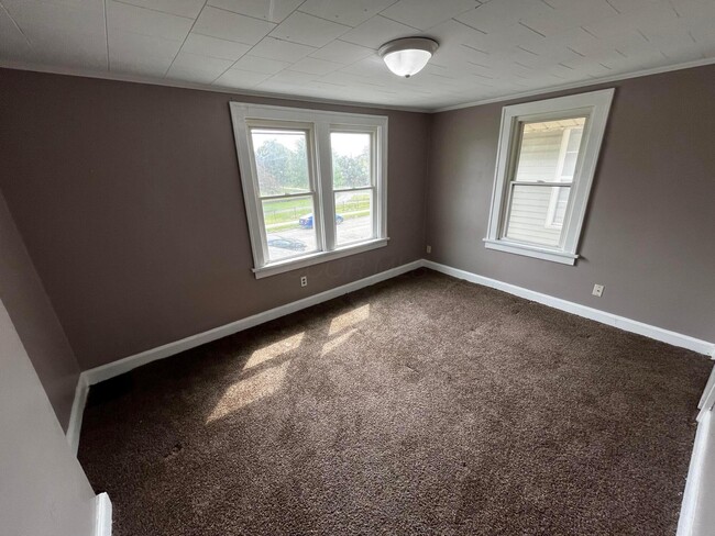 Building Photo - 627 S Burgess Ave