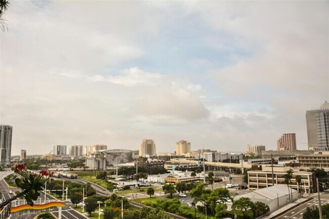 Building Photo - 1120 E Kennedy Blvd