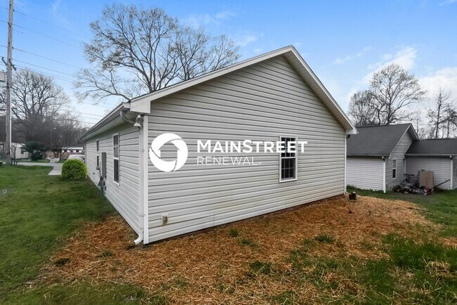 Building Photo - 3 Bedroom Pet-Friendly Home in Concord, NC with Main Street Renewal