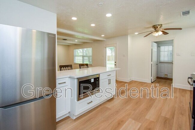 Building Photo - 4947 Cheena Dr