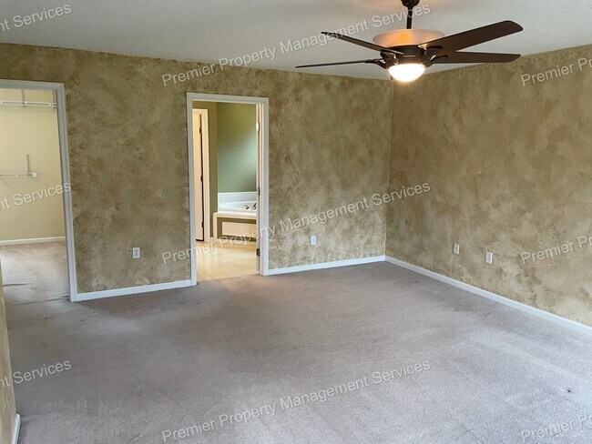 Building Photo - 709 Williamsburg Ct