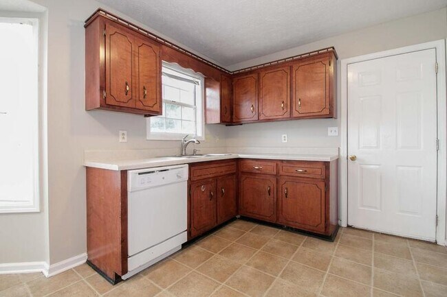 Building Photo - 700 Princeton Cir