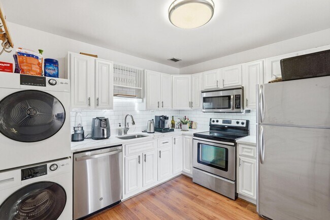 Building Photo - 955 26th St NW