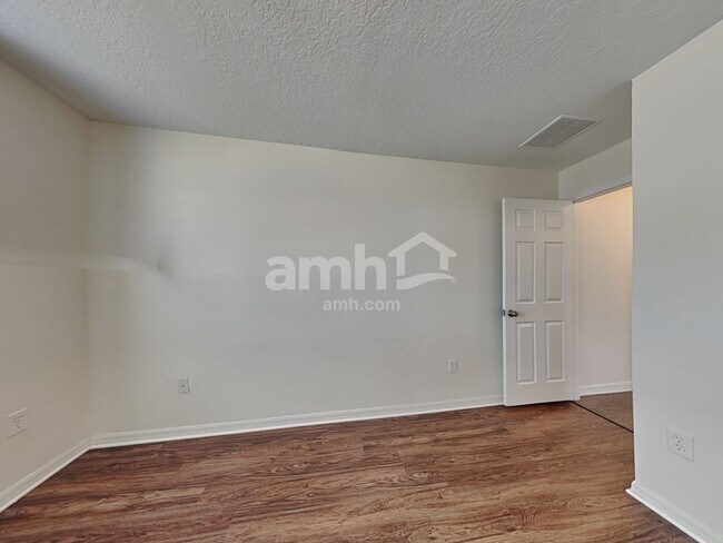 Building Photo - 4340 Country Hills Blvd