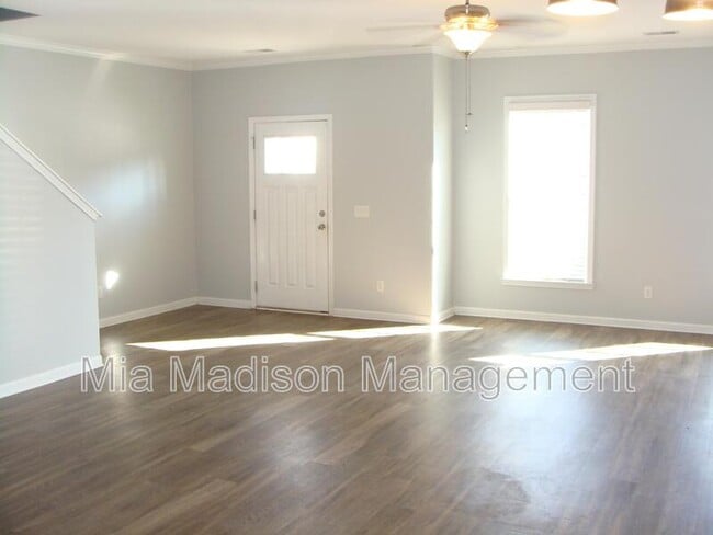 Building Photo - 115 Reese Way