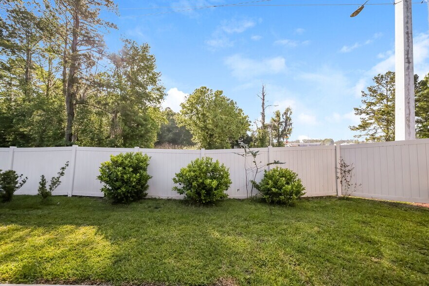 Building Photo - 45014 Ingleham Cir
