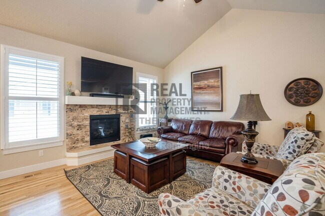 Building Photo - 3806 Edison Ave