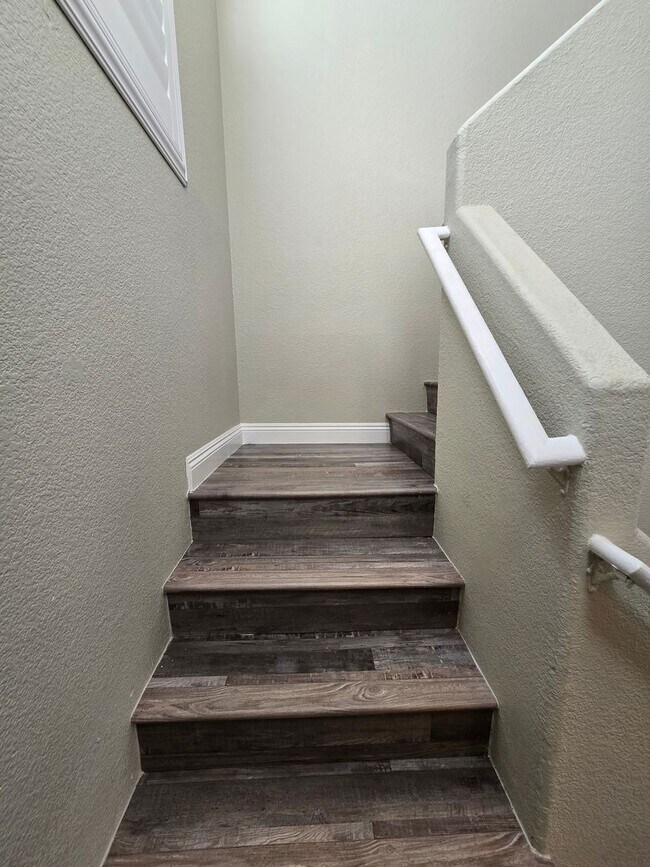 Building Photo - A Fabulous 4 Bedroom Home in Peccole Ranch