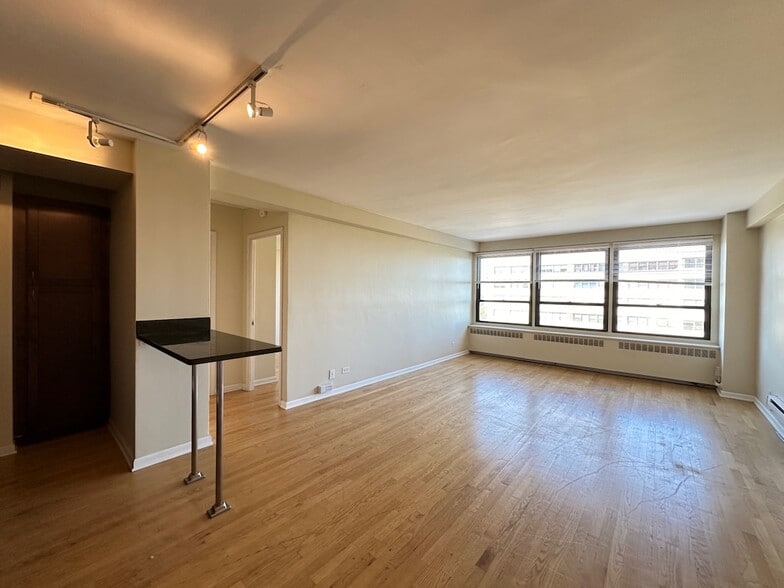 Building Photo - 4180 N Marine Dr