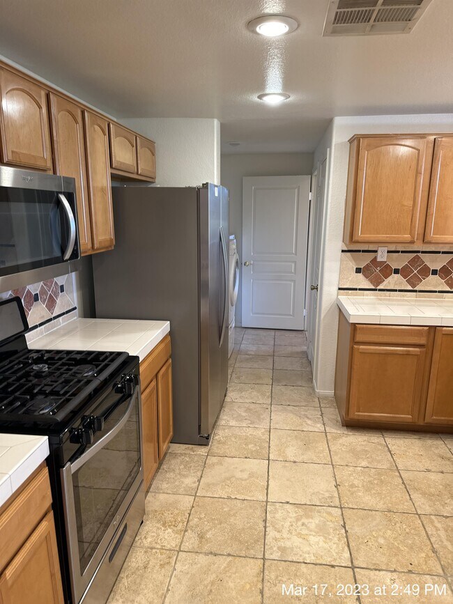 Building Photo - 664 Peachy Canyon Cir