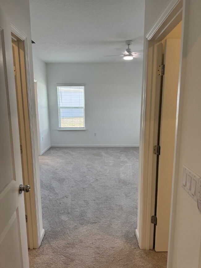 Building Photo - "Spacious 4-Bed Oasis with Granite Finishes & Guest Suite in Jacksonville!"