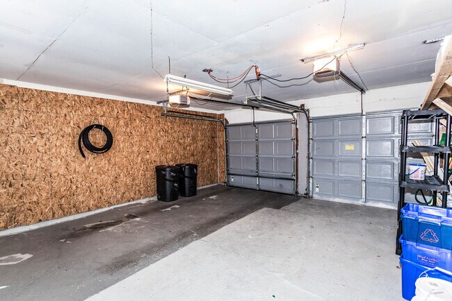 Building Photo - 7934 Davis Rd N