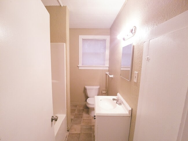 Building Photo - 203 Beatrice St